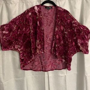 🌹Forever 21 Floral Capelet Topper🌹